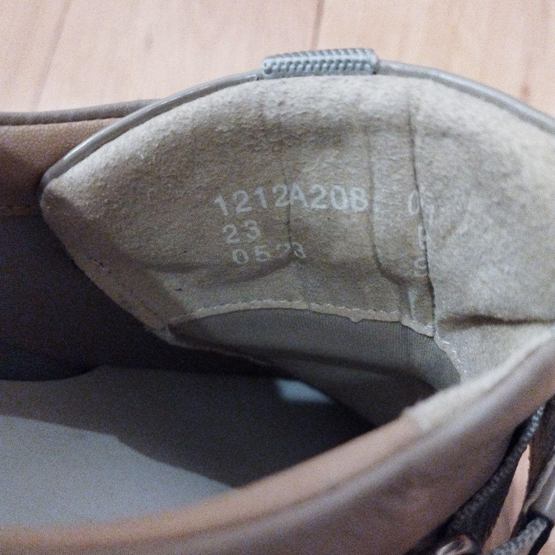 アシックス ペダラ ベージュ スニーカー ベルクロ