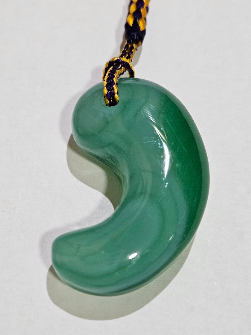 綺麗白い縞　瑪瑙勾玉