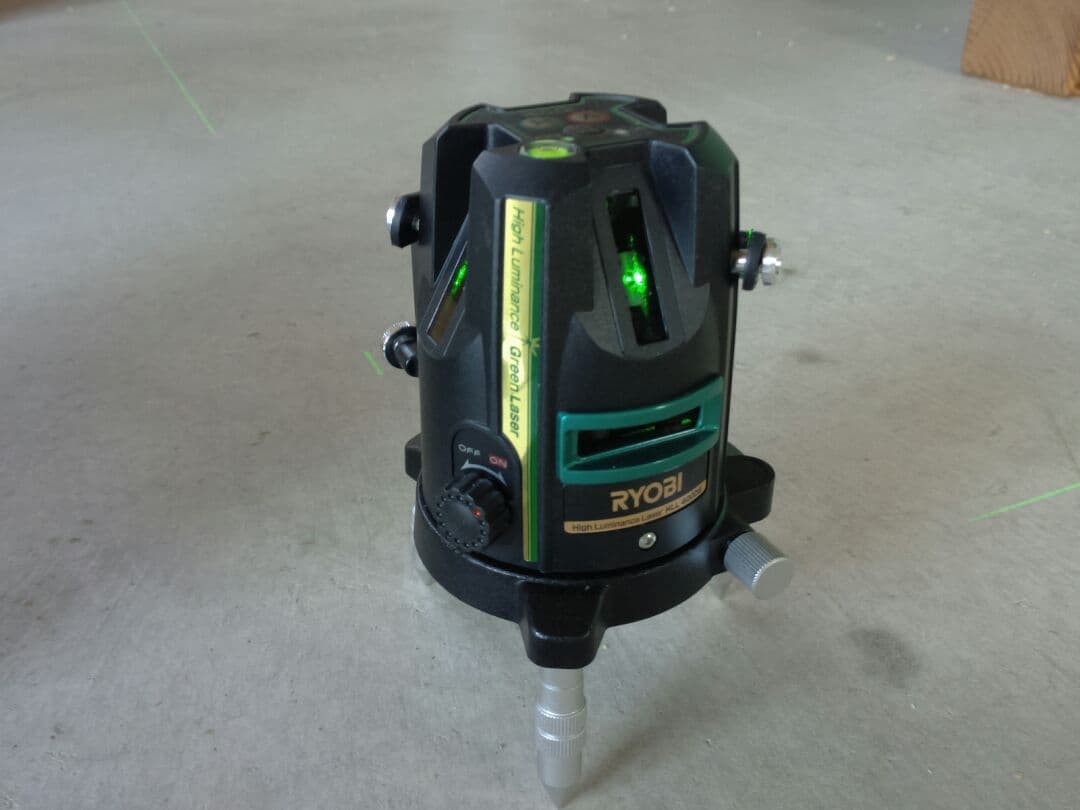 RYOBI　レーザー墨出し器