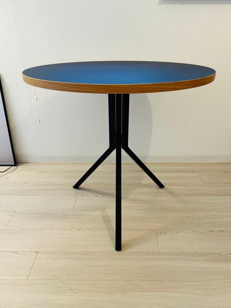 カナデモノ　リノリウム　カフェテーブル黒75㎝