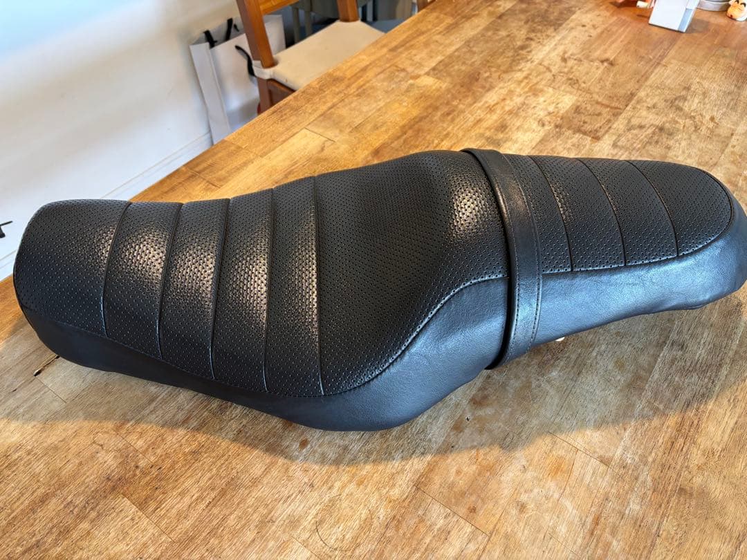 ハーレー　スポーツスター　XL883R 純正　シート