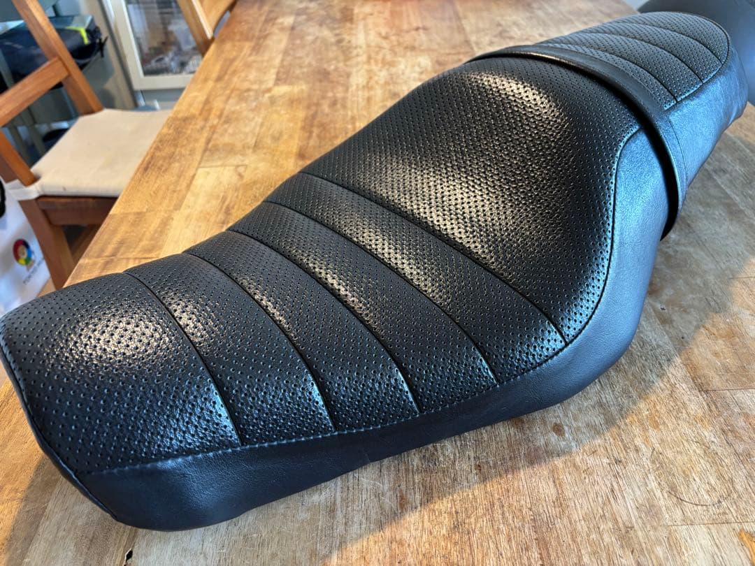 ハーレー　スポーツスター　XL883R 純正　シート