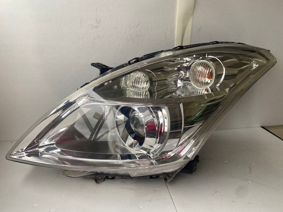 スイフト ZC72S ZC32S 純正HIDヘッ ドライト左右 美品