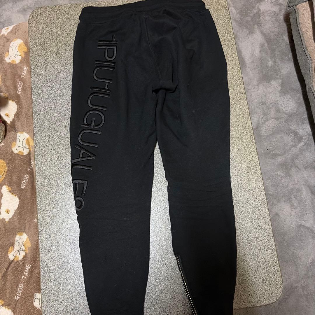 1PIU1UGUALE3RELAXのズボン