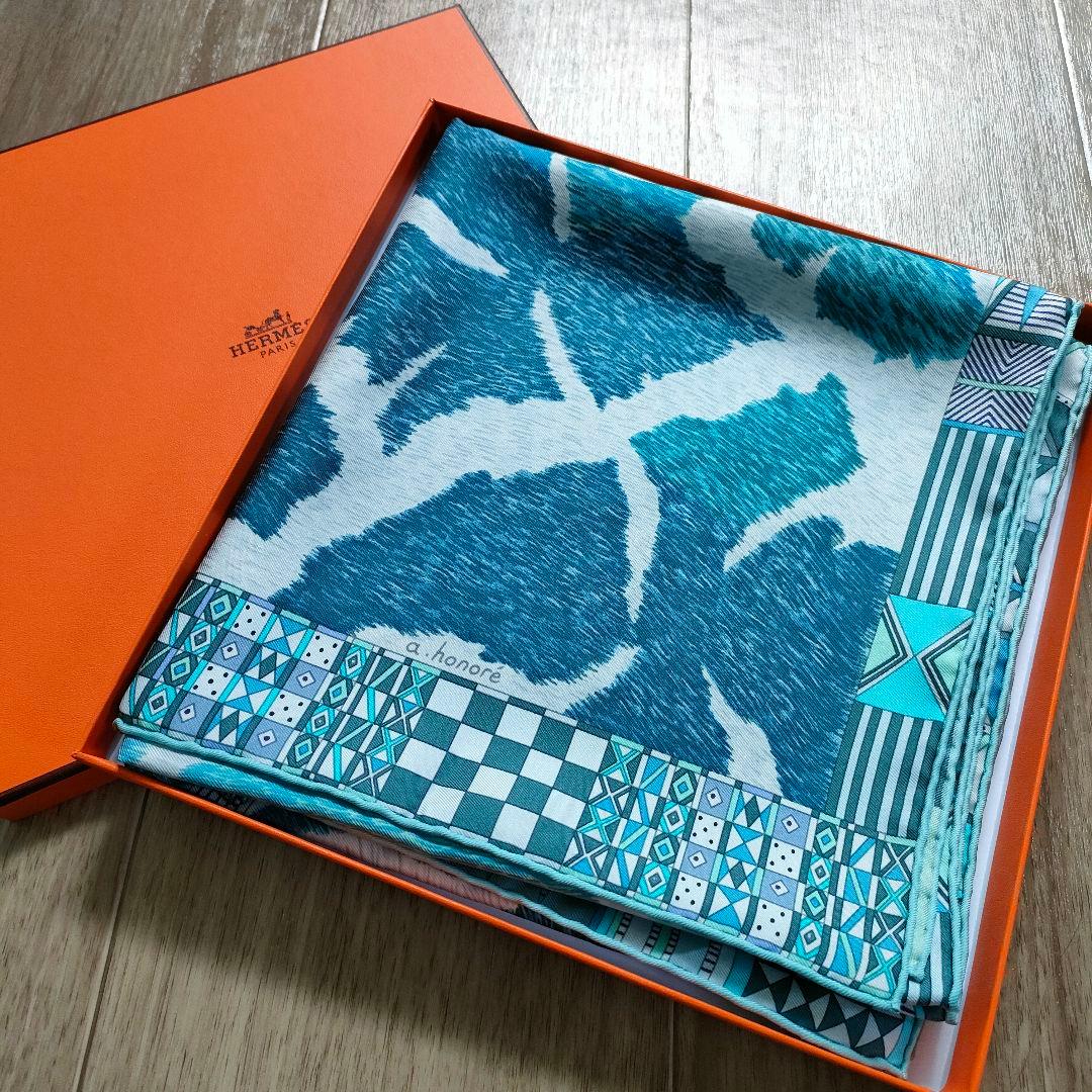 エルメス　スカーフ 90cm 「野生とカムフラージュ」　青系　動物