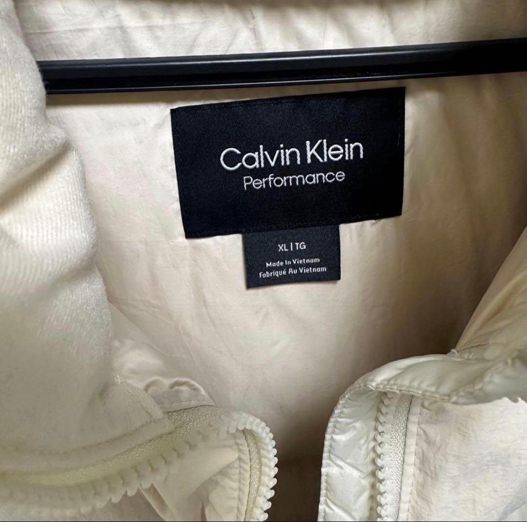   ホワイトダウンジャケット