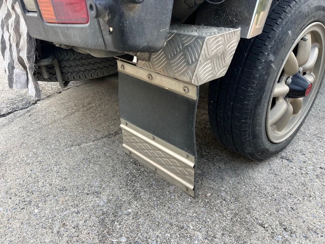 軽トラ用　泥除け　付け根がアルミ製　下はステンレス製