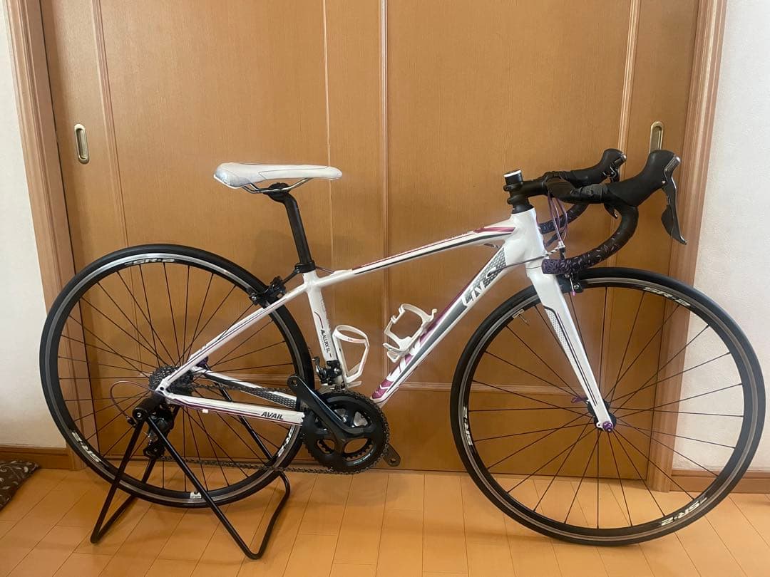 ［お引き取り限定］ジャイアントLiv AVAIL2 2016