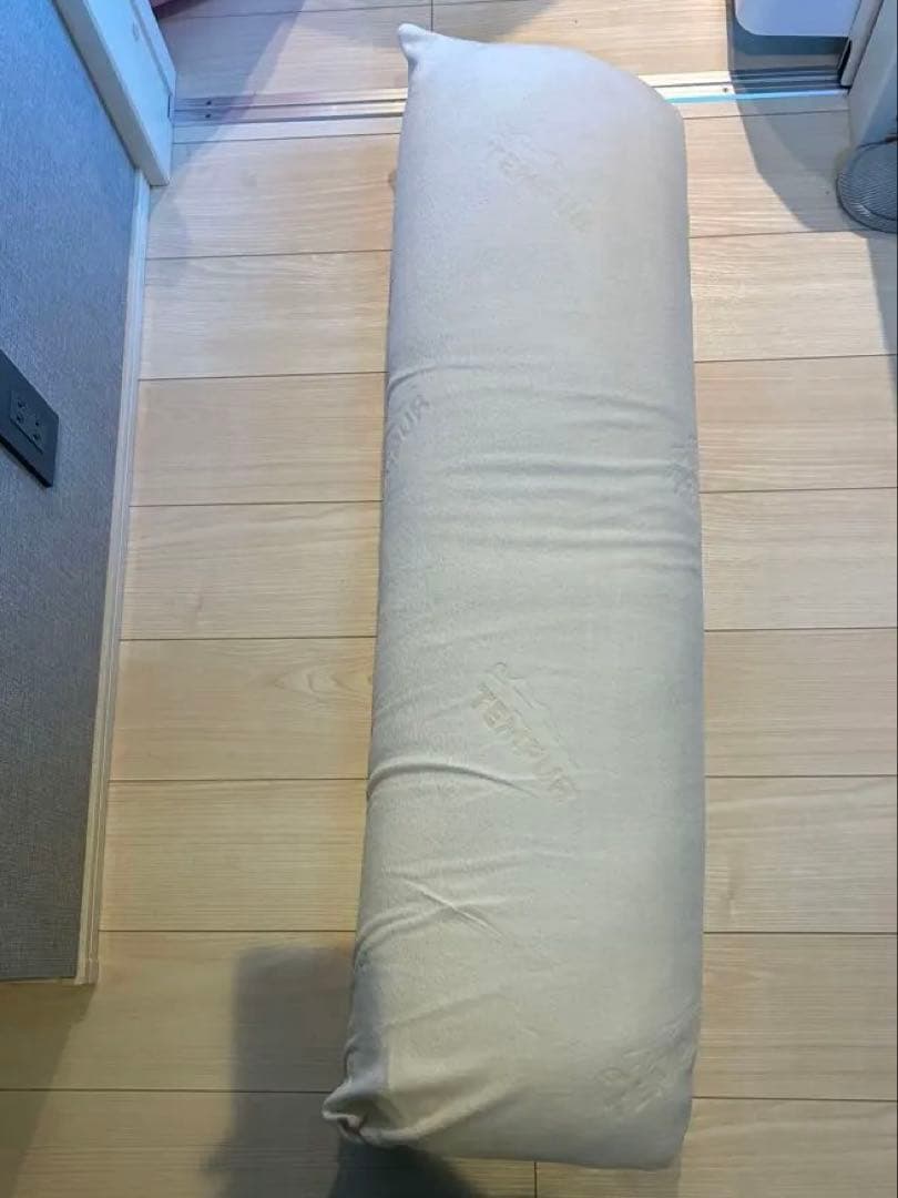 Tempur 抱き枕 クリーム色