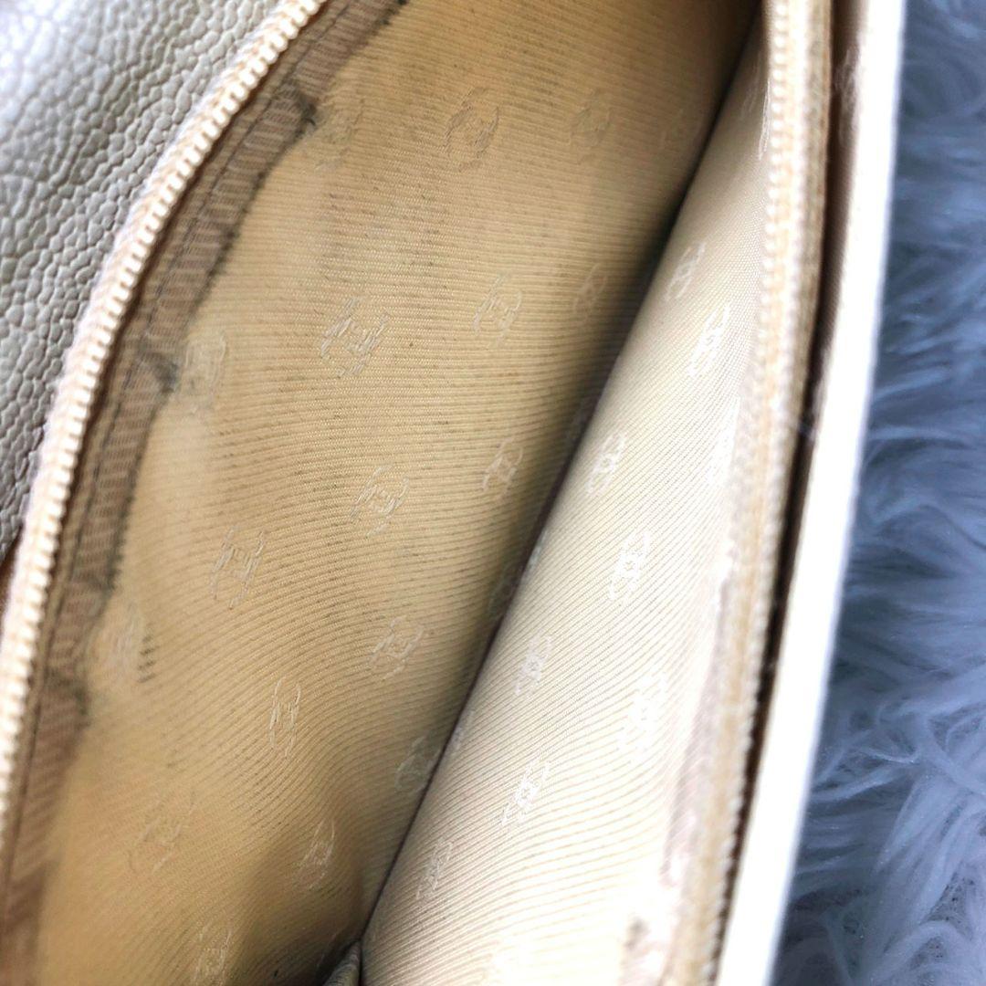 シャネル　CHANEL　ココマーク　レザー　メンズ　長財布　白　ビンテージ