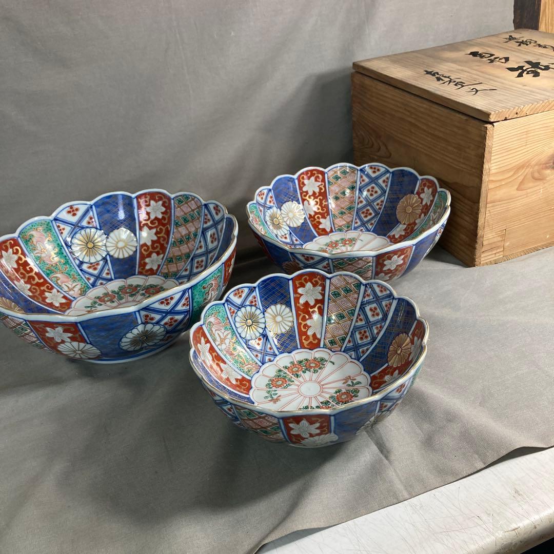 【古伊万里文】古伊万里の伝統　日本の名窯　古伊万里　染錦菊花文　三つ組菊形鉢