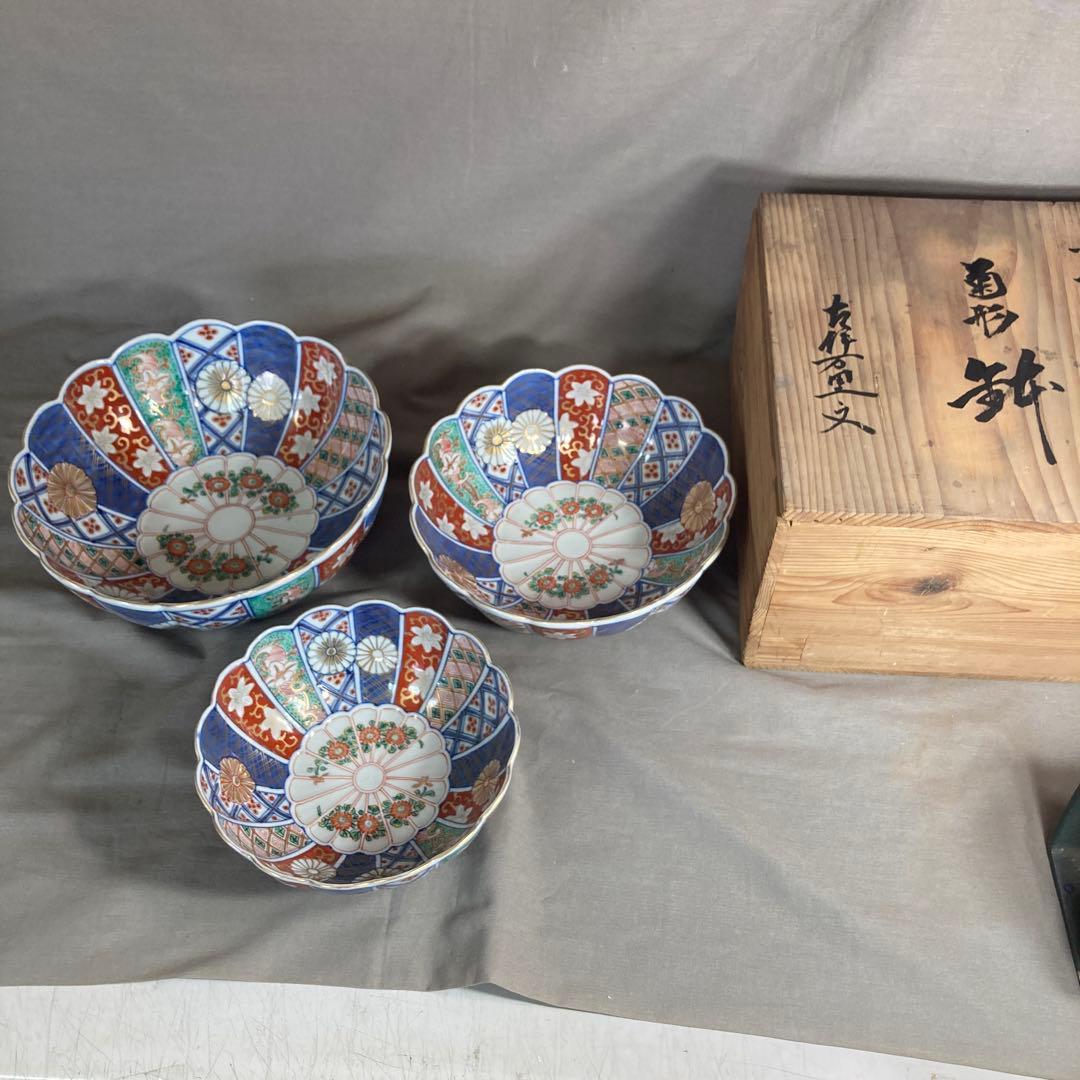 【古伊万里文】古伊万里の伝統　日本の名窯　古伊万里　染錦菊花文　三つ組菊形鉢