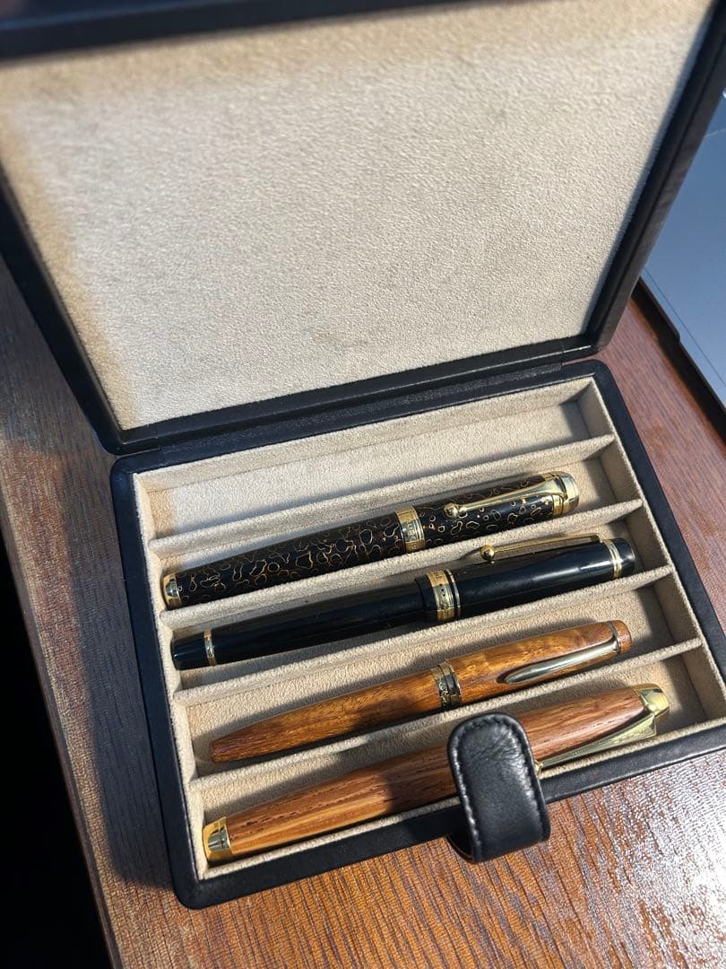 伊東屋　万年筆ケース　レザーペンケース　終売　希少品