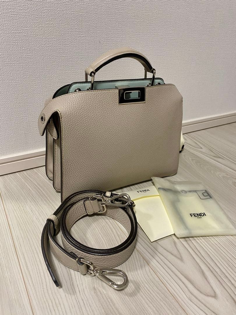 定価57.7万円 フェンディ ピーカブー ISeeU スモール　レザーバッグ