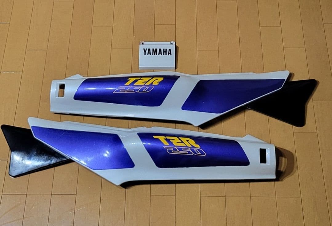 ヤマハ TZR250 1KT テールカウル