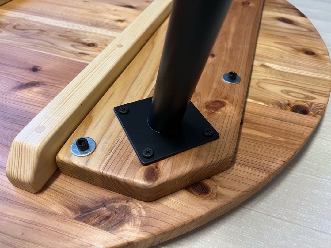 【送料無料】 テーブル 丸形 90cm 杉 Nt アイアン製ボルト連結脚