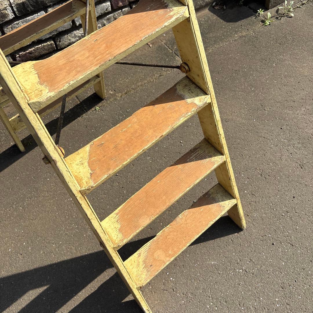 ステップラダー　アンティーク　飾り棚