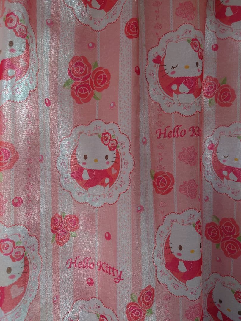 ハローキティ ピンクカーテン