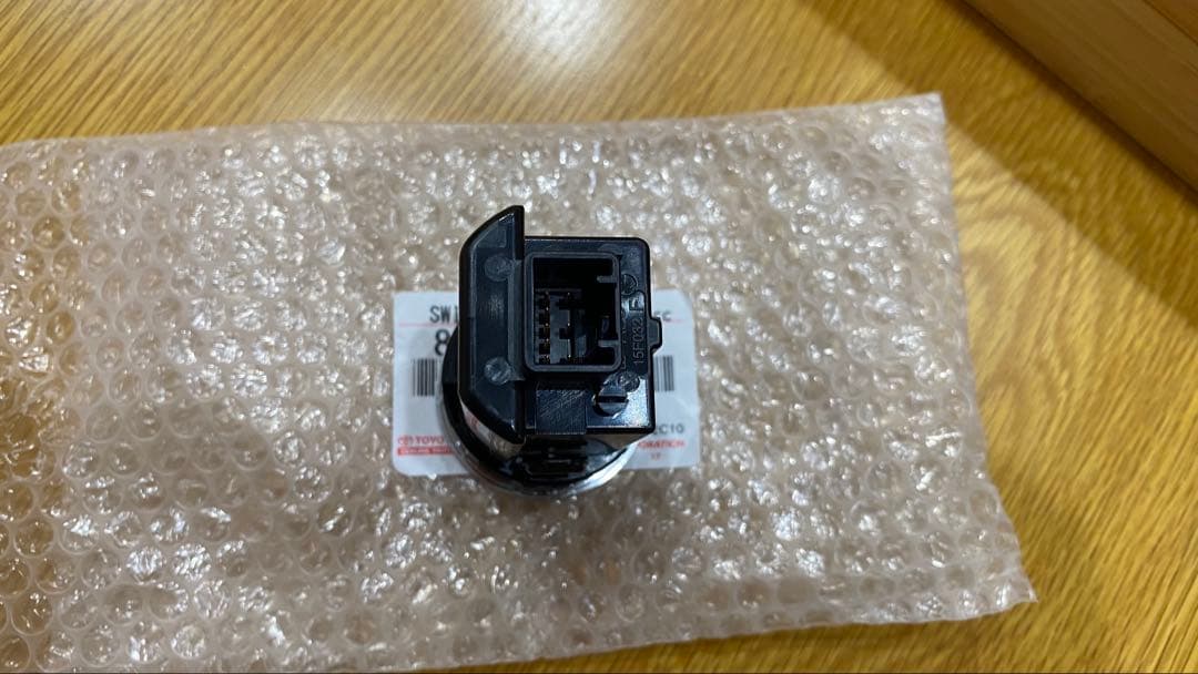 トヨタ プッシュスタートスイッチ 89611-11010 レクサス