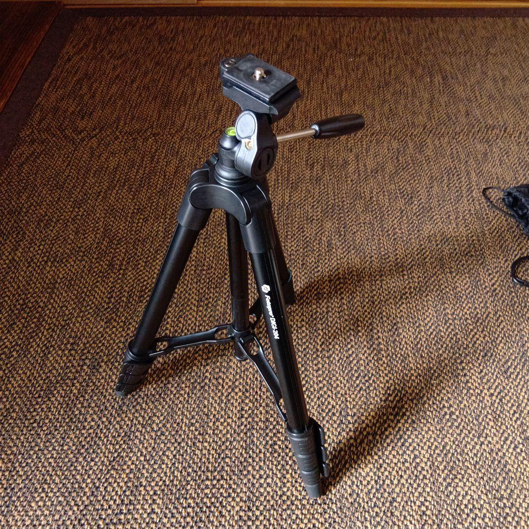 Canon iVIS HF R700 ビデオカメラ本体（ケース、三脚付き）