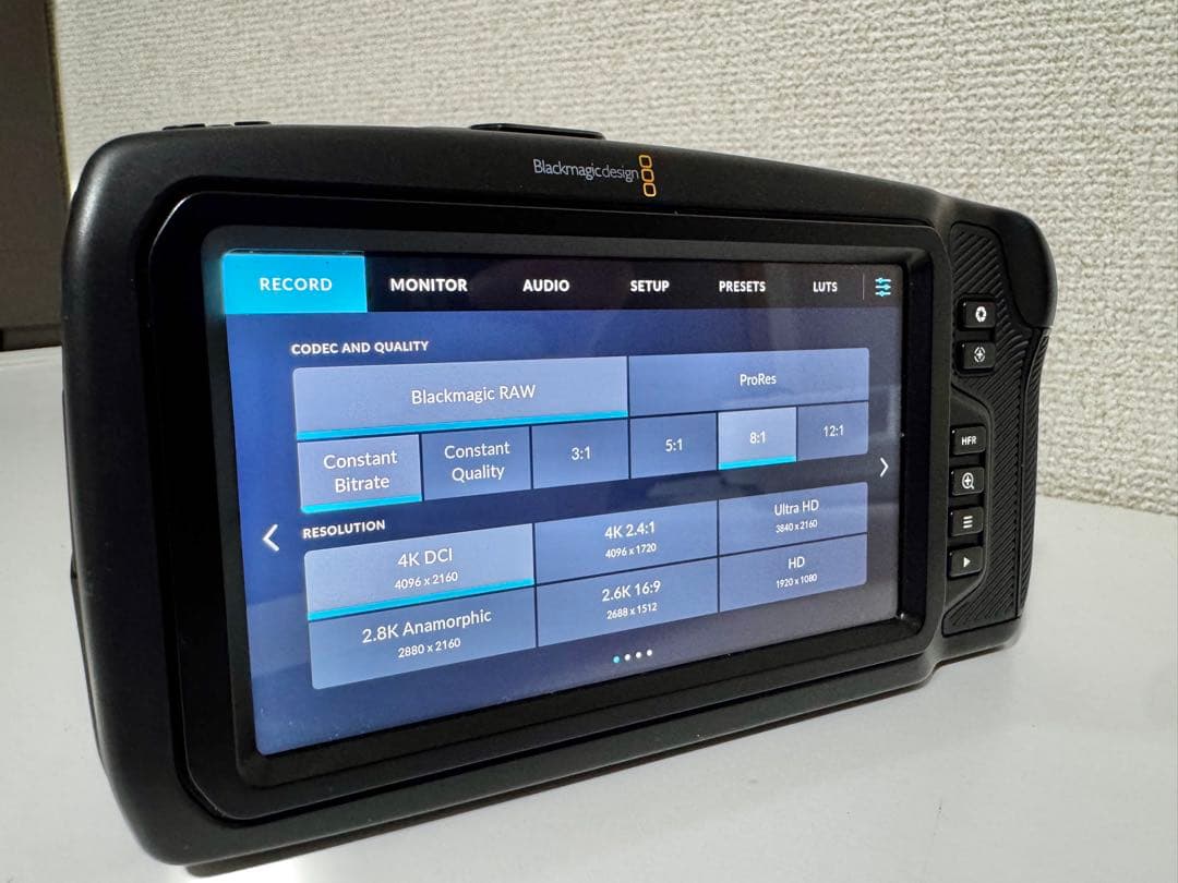 BMPCC4K + SmallRig+ Olympus 14-42mmレンズ付