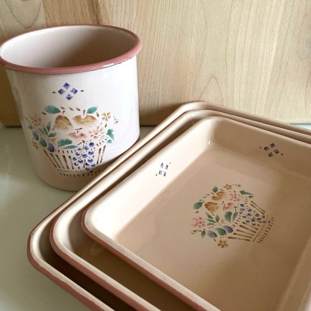 Manyマニープロヴァンスホーローキャニスター+ホーローバット大中小の4点セット