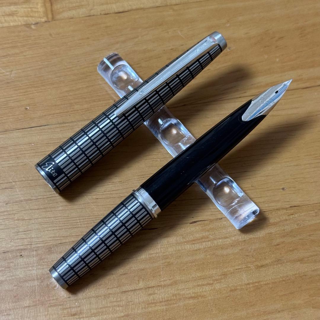 廃盤 パイロット Elite エリート 格子 万年筆 18K 750 F 蝕刻