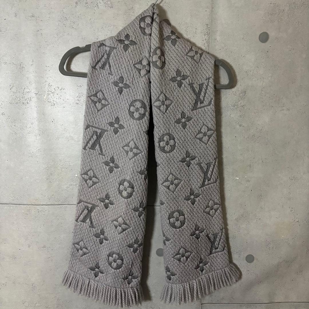 ［美品］ルイヴィトン　モノグラム エシャルプ・ロゴマニア マフラー　グレー