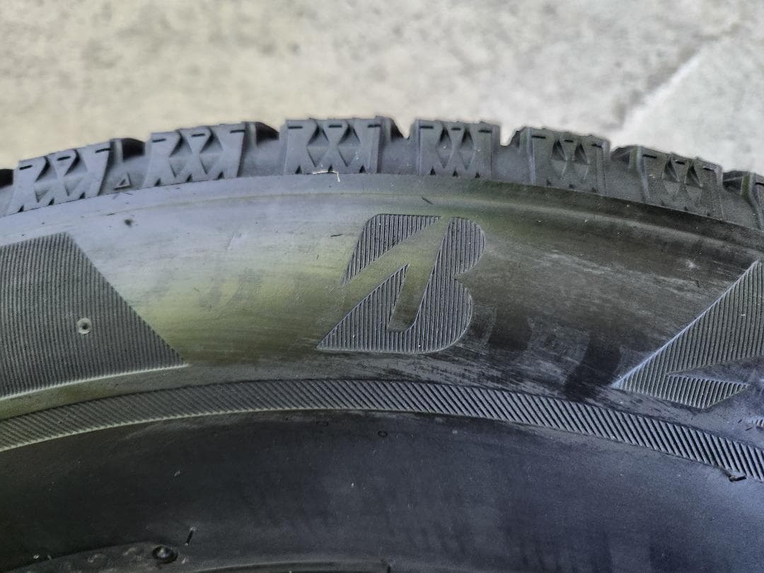 送料込☆2023年製 ブリヂストンタイヤ 215/65R16日本製☆2本