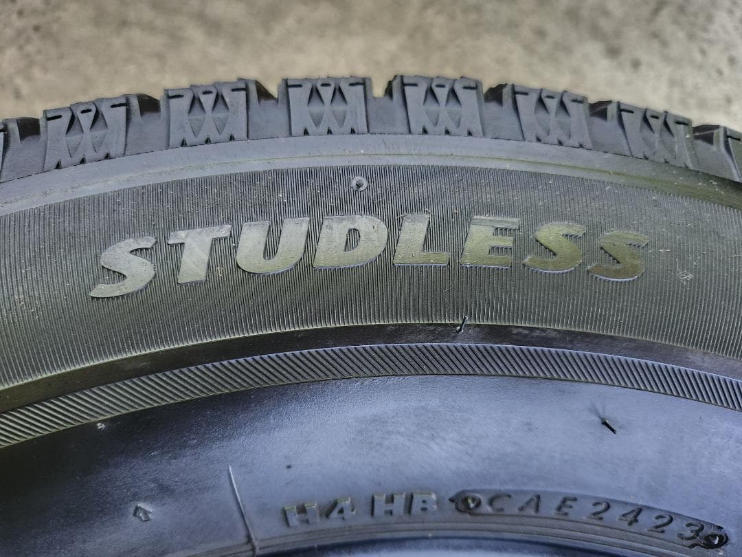 送料込☆2023年製 ブリヂストンタイヤ 215/65R16日本製☆2本