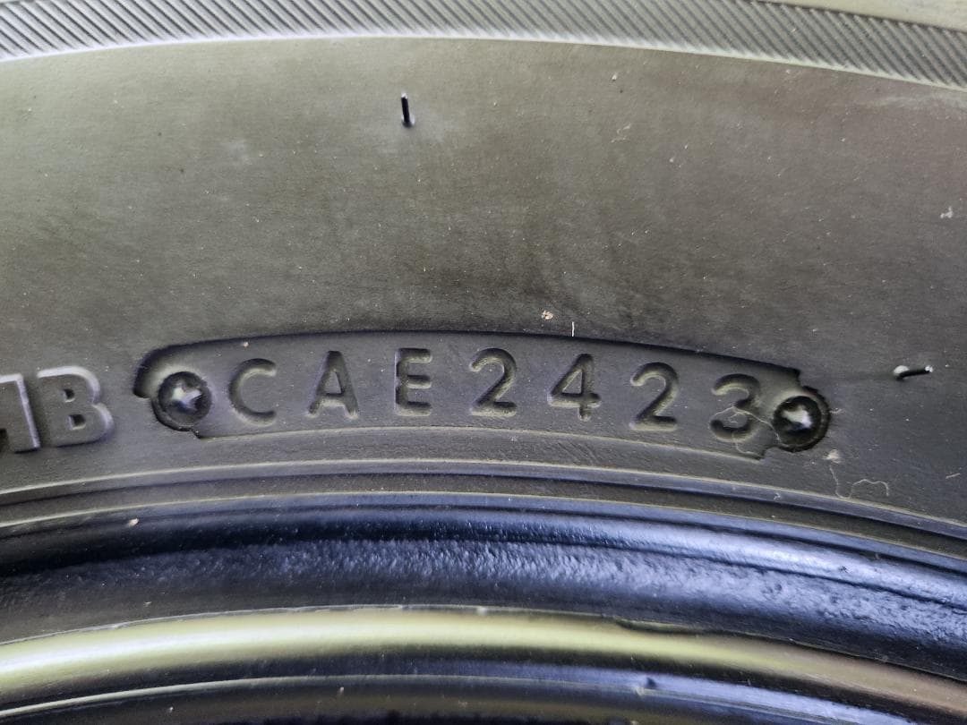 送料込☆2023年製 ブリヂストンタイヤ 215/65R16日本製☆2本