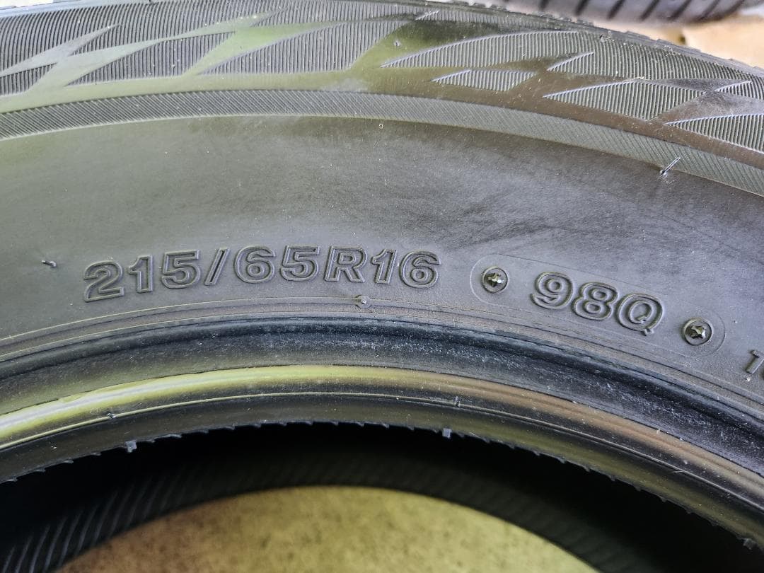 送料込☆2023年製 ブリヂストンタイヤ 215/65R16日本製☆2本