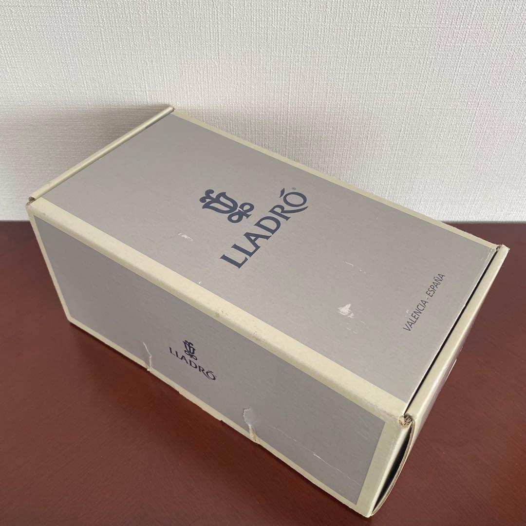 LLADRO リヤドロ 『 ハッピーバースデー 』 置物