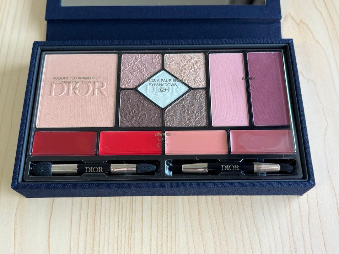 ReFaアクティブとDIORマルチユースパレット