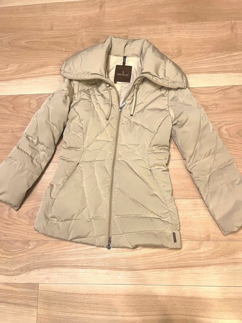再値下げ！MONCLER ベージュ ダウンジャケット