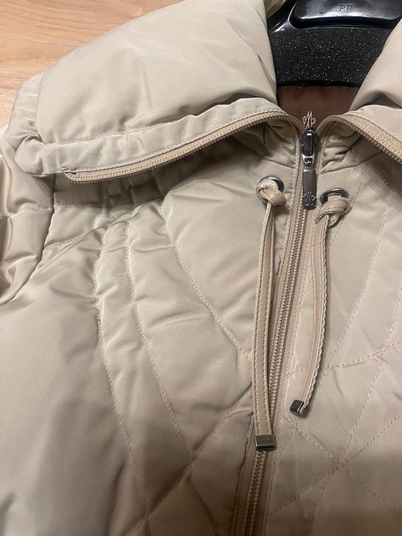 再値下げ！MONCLER ベージュ ダウンジャケット