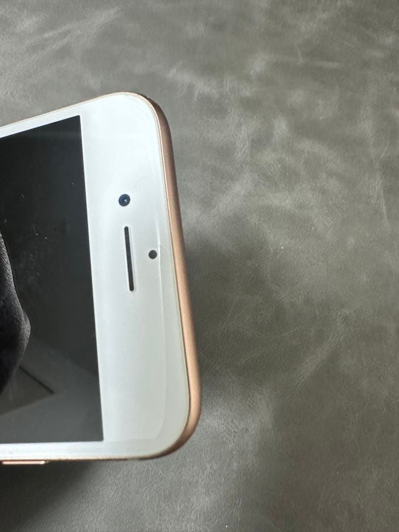 【Apple】iPhone8本体 ゴールド 64GB ※SIMロックあり