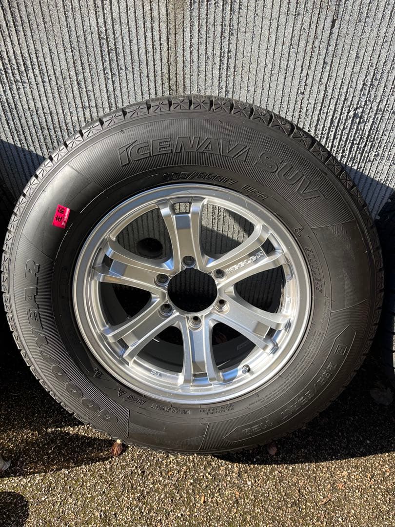 ランクルプラド150系アルミホイールとスタッドレスタイヤ 265/65R17