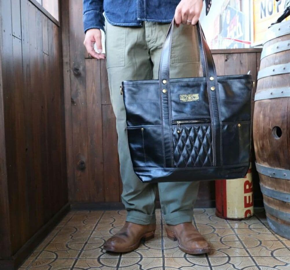 ウエストライドパデッドトートバッグキルテイングパッド ホースハイド ショルダー付