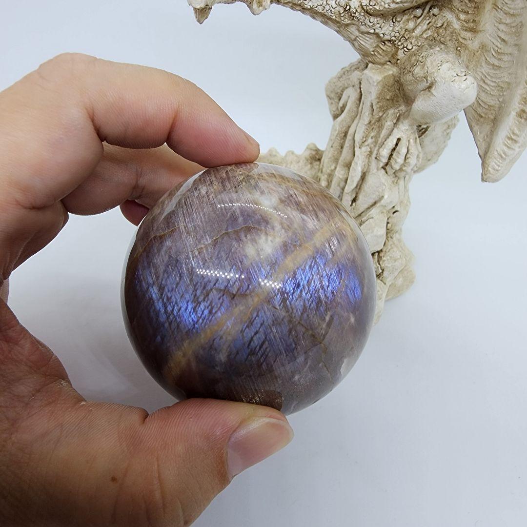 サンムーンストーンとドラゴンの台座