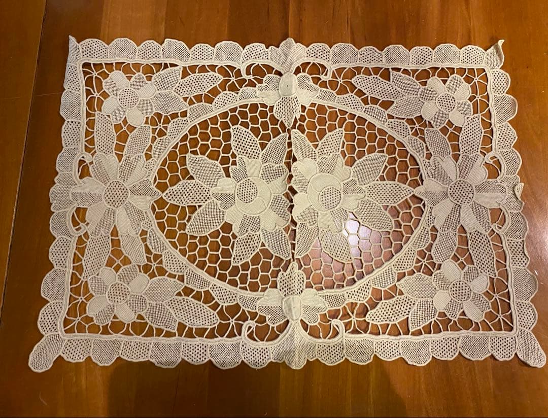 【新品/未使用】LINEN&SILK 花柄レーステーブルクロスとナプキン2セット