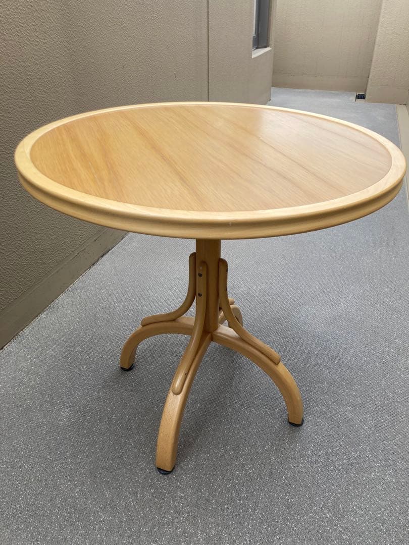 IDC大塚家具　秋田木工　ラウンド　カフェテーブル　ダイニングテーブル　曲木