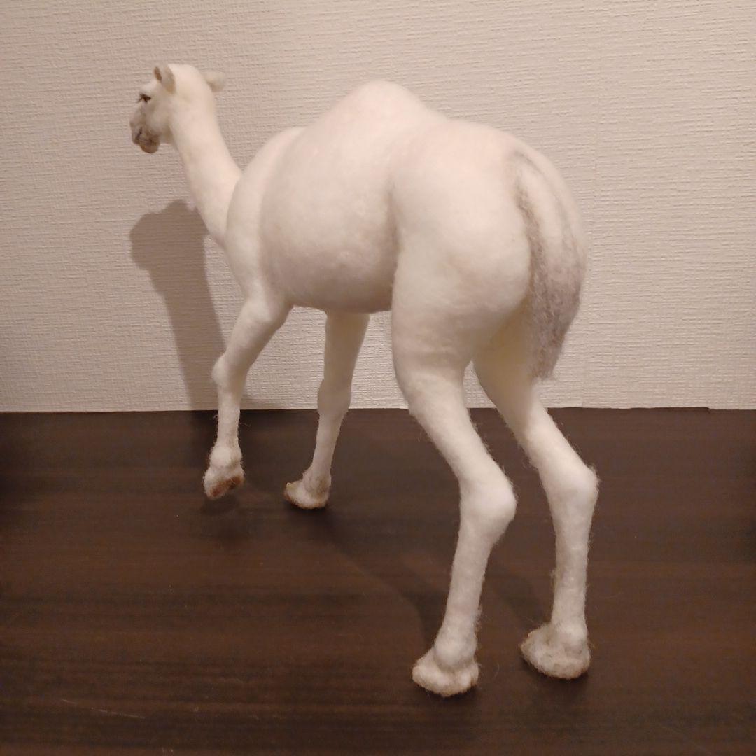 ラクダ(羊毛フェルト)ホワイト