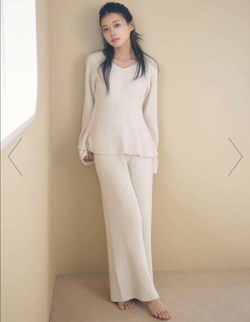 SNIDEL （スナイデル ホーム）ペプラムニットセットアップ