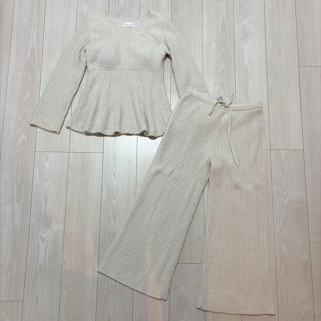 SNIDEL （スナイデル ホーム）ペプラムニットセットアップ