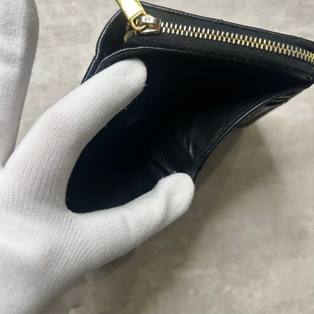 サンローランYSL ブラック 二つ折り財布 キルティング Vステッチ
