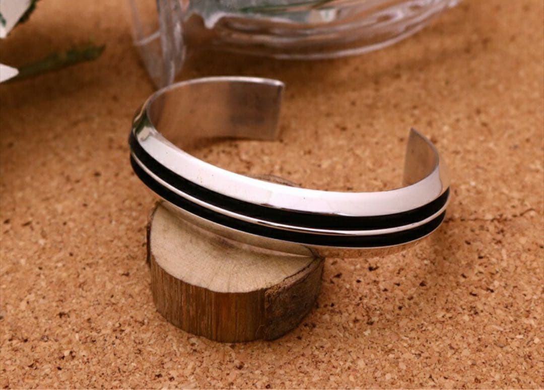 Tom Hawk トムホーク　バングル　ブレスレット　ナバホ　インディアン