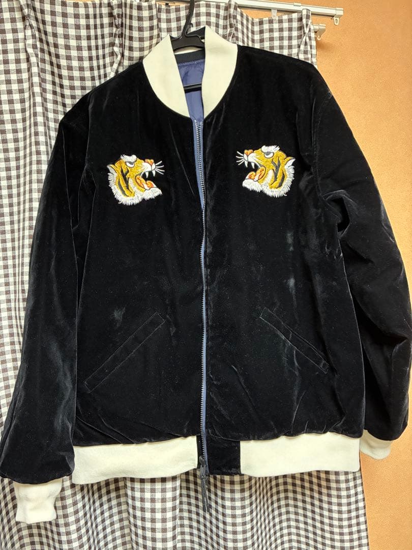 タイオン　リバーシブルスカジャン