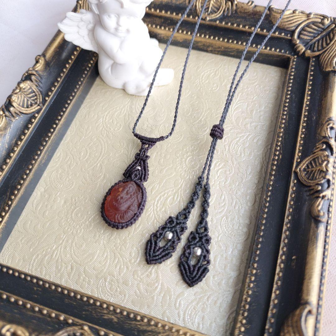 ヘソナイトガーネット　ガネーシャ彫りマクラメ編みネックレス