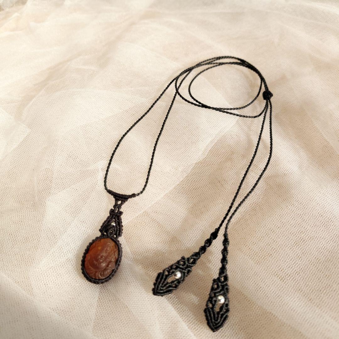 ヘソナイトガーネット　ガネーシャ彫りマクラメ編みネックレス